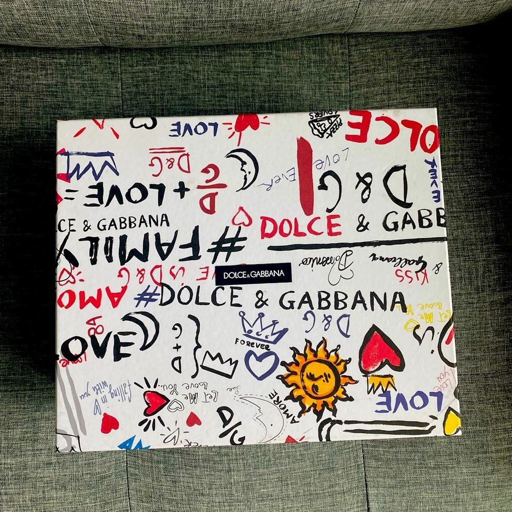 EMPTY Dolce & Gabbana collector’s item shoe box in white graffiti.